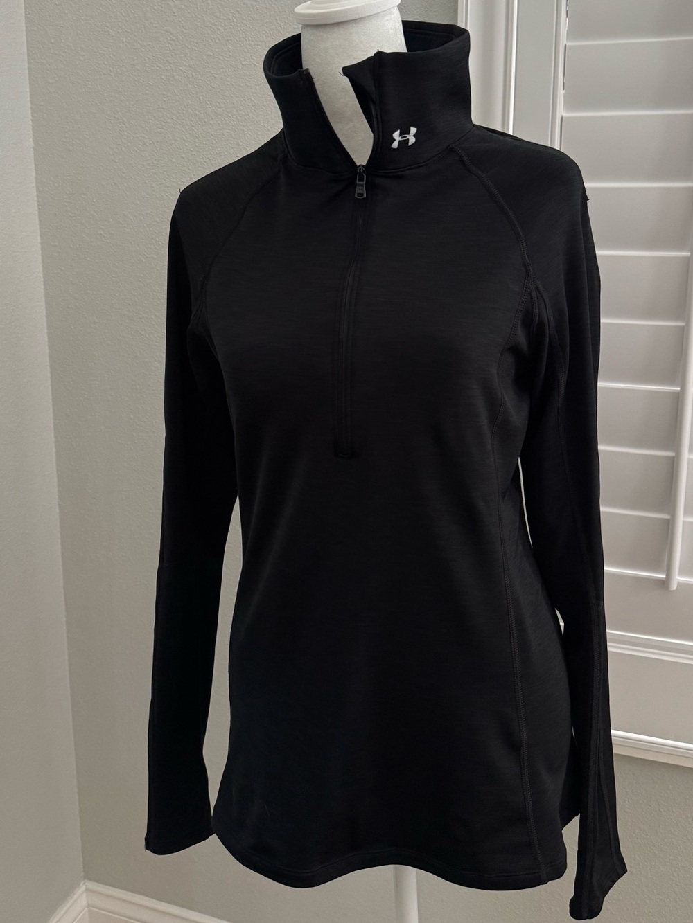 Under Armour ColdGear women’s medium black lined 1/2 zip pullover run top